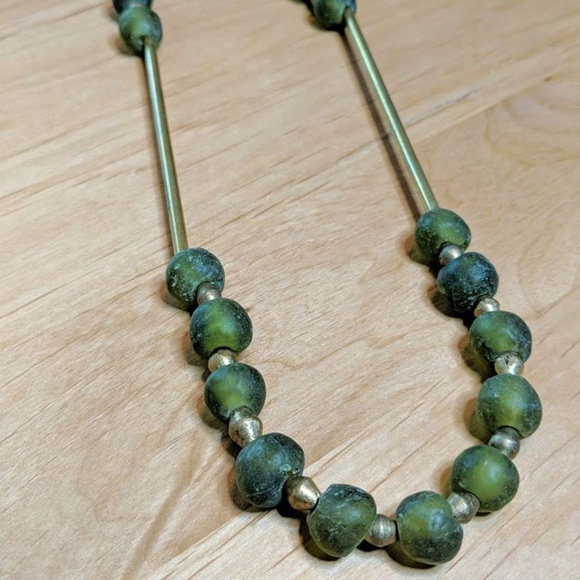NWT Ink+Alloy Olive Glass and Brass Bar Necklace - Picture 2 of 6
